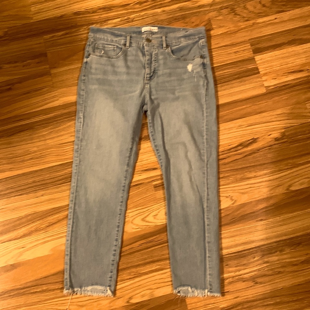 Fantastic DEAL!!! Old Navy, SIZE 6 MED. MODERN SKINNY CROP by LOFT🤗